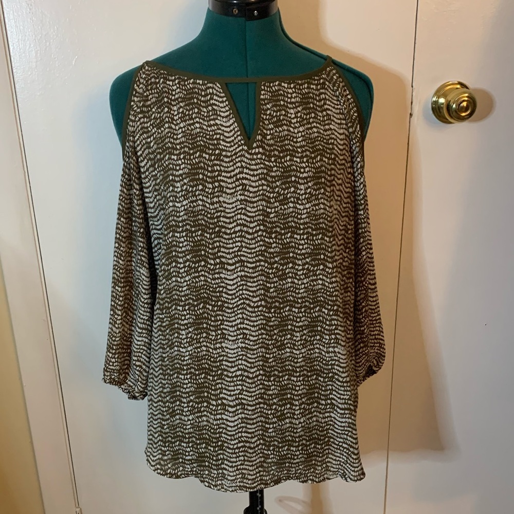 APT 9 cold shoulder print blouse